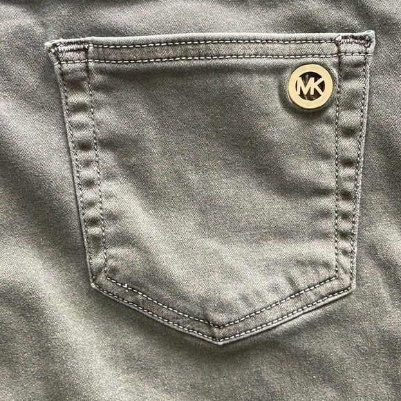 Sz8 Michael Kors Izzy Cropped Skinny Denim in a faded Olive Green. EUC - Picture 5 of 8